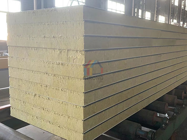 The advantages of using rockwool insulation board in metal warehouse